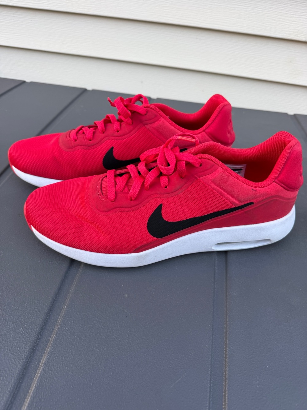 Nike Mens 12, Red 2016/844874601. Condition Is Very Good. No box.